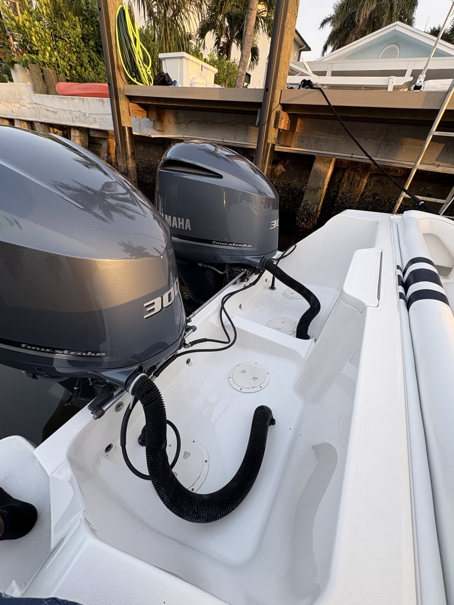 Outboard cowl finish