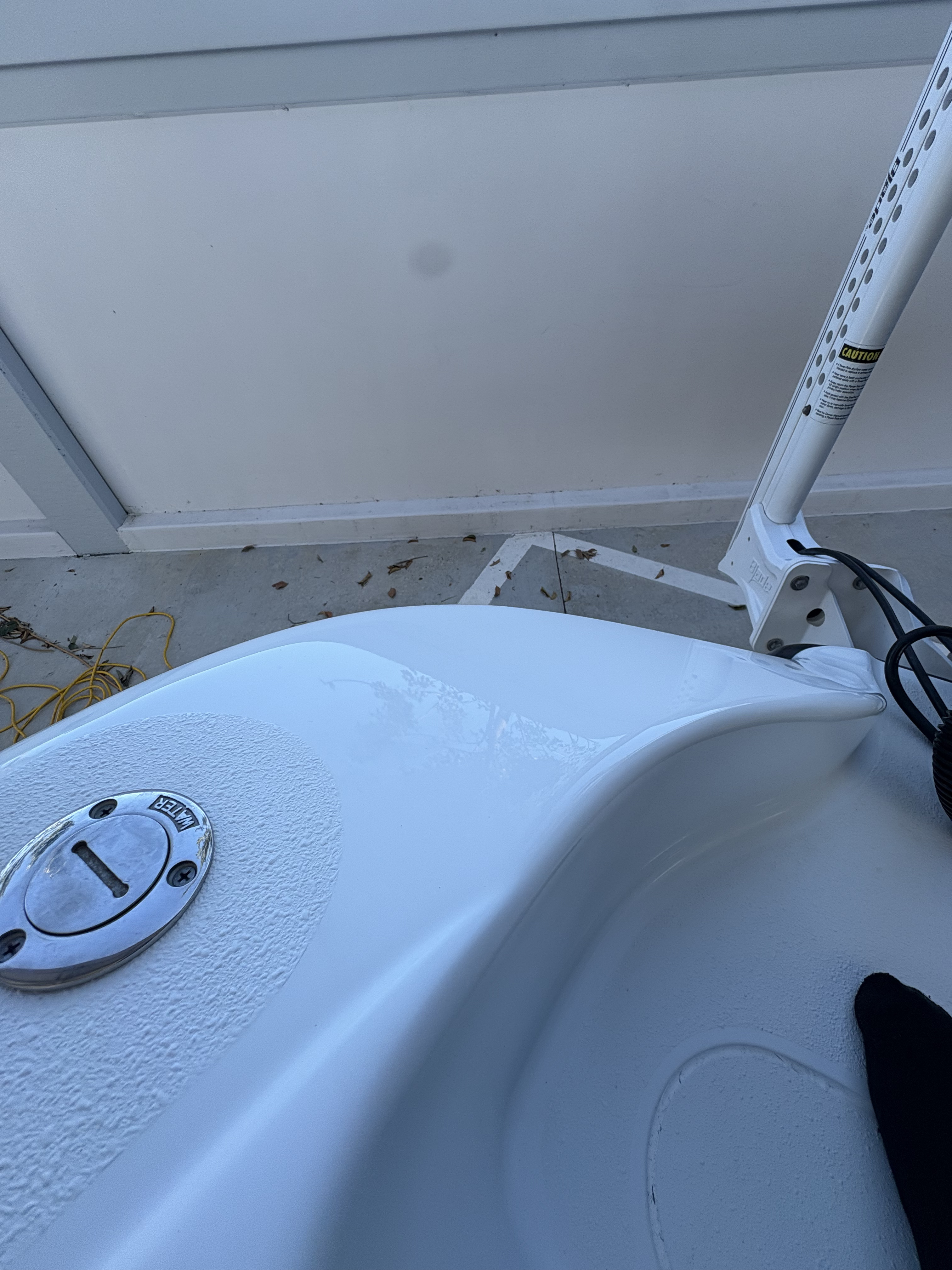Foredeck polish & gloss restoration after detailing